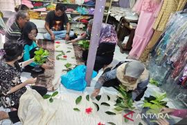 PKM Bima Salam ULM ajarkan produksi sasirangan ramah lingkungan