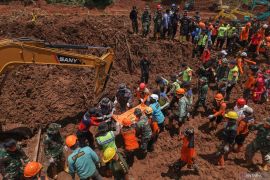 Tim SAR gabungan temukan korban ke-19 dan 20 bencana tanah longsor Majenang