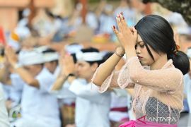 Mengenal filosofi serta tradisi dalam Hari Raya Galungan kedua & Kuningan 2025