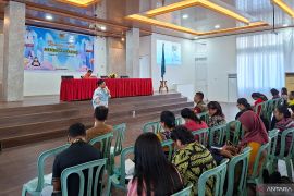 Pemkot Kupang meningkatkan literasi informasi dan teknik membaca nyaring