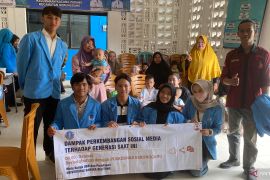 Mahasiswa FH UBB sosialisasikan dampak media sosial pada perkembangan anak ke ibu-ibu posyandu