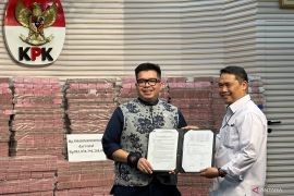 KPK serahkan barang rampasan uang senilai Rp883 miliar kepada Taspen