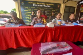 Karena goda sang istri, pemuda tebas pria paruh baya hingga luka parah di Tapin