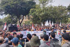 Ribuan massa geruduk Kejati Riau terkait pengukuhan kawasan hutan