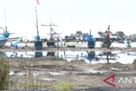 Pemprov Jabar bersama TNI AL gelar bersih-bersih pantai di Pantai Cisolok Sukabumi