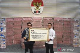 KPK serahkan barang rampasan negara kepada PT TASPEN