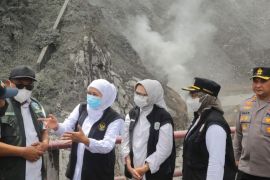 Gubernur Khofifah pimpin penanganan dampak awan panas guguran Semeru