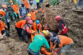 Longsor Banjarnegara, tim SAR temukan lagi tujuh korban