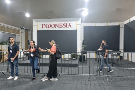 Paviliun negara-negara diberi pagar pembatas imbas kebakaran COP30