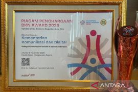 Kemkomdigi terima penghargaan dalam ajang BKN Award