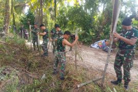 TNI AD membersihkan fasum area latihan tempur Antar Kecabangan di Natuna