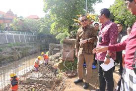 Pemkot Denpasar perbaiki pura terdampak banjir dengan dana BTT Rp5,4 M