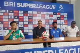 Pelatih klaim Persebaya vs Arema FC derbi besar di Indonesia