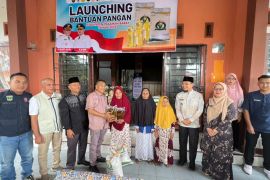 Pemkab Pasaman Barat salurkan bantuan pangan bantu masyarakat rentan