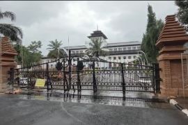 Renovasi Gerbang Gedung Sate mirip candi habiskan Rp3,9 miliar di tengah "Puasa Anggaran"