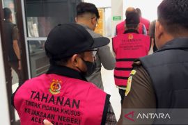 Hukum kemarin, kasus korupsi pajak hingga pinjol Dompet Selebriti