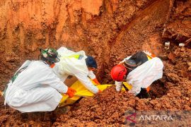 Tim SAR temukan satu korban longsor Cilacap pada hari kesembilan