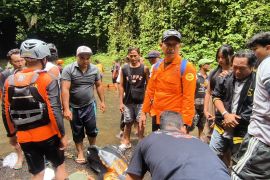 Basarnas temukan jasad pengunjung tenggelam di Air Terjun Mangening