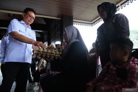 Pemkot Pontianak salurkan bantuan atensi disabilitas