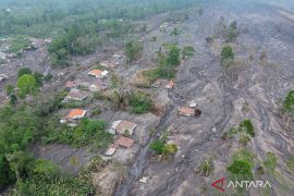 Gunung Semeru catat getaran banjir lahar hujan hampir 2 jam, berpotensi letusan sekunder
