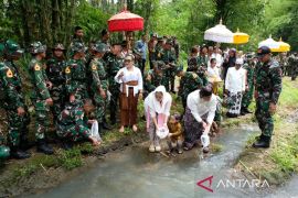 Taruna Akmil tebar benih ikan di Sungai Sileng