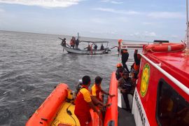 Basarnas temukan jasad pemilik jukung tanpa awak di Pantai Karang