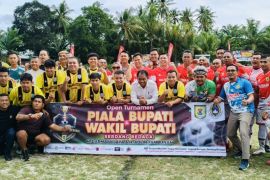 Ribuan penonton riuh menyaksikan open turnamen sepakbola piala Bupati dan Wabup Sergai
