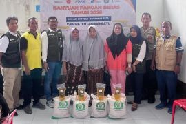 Bulog Sumut salurkan bantuan pangan kepada 71.153 keluarga