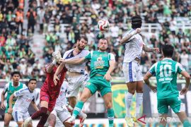 Arema FC tahan imbang Persebaya Surabaya di GBT 1-1