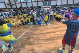 Psikolog: Tonton film edukasi hingga masak bersama, ide seru akhir pekan saat cuaca tak menentu