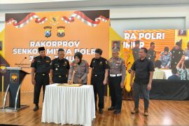 Senkom Mitra Polri perkuat posko di titik macet saat Natal-Tahun Baru