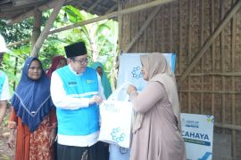 Tangis haru Mardiyah warga Jepara, terwujudnya dambaan miliki listrik secara mandiri di rumahnya