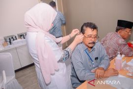 250 Lansia Pekanbaru Dapat Bantuan Alat Bantu Dengar Tanpa Dipungut Biaya