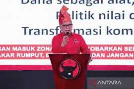 Hasto tegaskan PDIP lawan narasi tempatkan uang penentu demokrasi