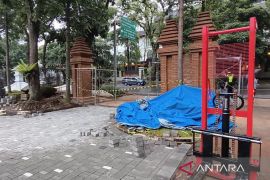 Gerbang Gedung Sate Candi Bentar megah visual tapi hampa manfaat