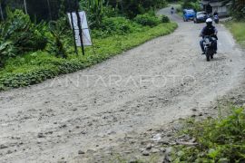 Tokoh adat Badui desak pemerintah perbaiki jalan Simpang-Ciboleger