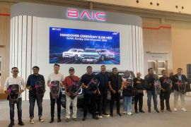 Mulai pengiriman, BAIC serah terima BJ30 hybrid ke 10 konsumen pertama