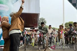 Hari Guru diperingati dengan  Gowes Ontel