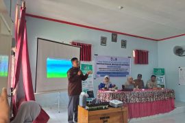 Unismuh Palu berdayakan masyarakat Donggala lewat inovasi Biolarvasida daun cengkeh