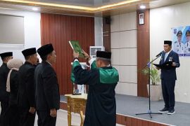 Bupati HSS lantik empat pejabat tinggi pratama