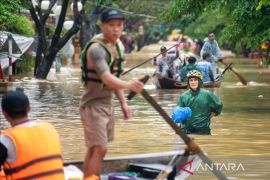 Sedikitnya 90 tewas dan 12 lainnya hilang dalam banjir di Vietnam