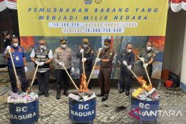Bea Cukai Madura musnahkan 13 juta batang rokok ilegal