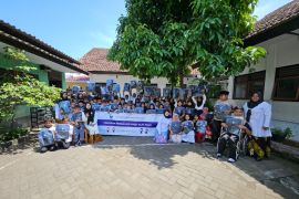 YABN dan YPKAAR salurkan 4.330 paket perlengkapan sekolah di Banyuwangi