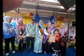 Guru PAUD di Desa Pemarangan Kiwa terima paket sembako