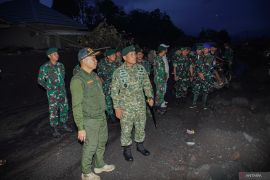 Panglima Divif 2 Kostrad tinjau lokasi bencana erupsi Gunung Semeru