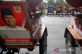 Presiden Prabowo beri bantuan 100 betrik untuk pengemudi becak lansia di Jombang