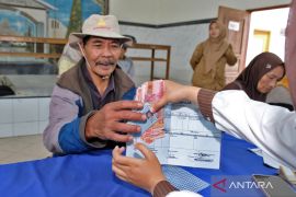 Cara mudah cek BLT Kesra Rp900 ribu lewat situs cekbansos