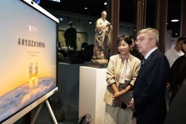 Bach Visits Guangzhou, Praising One Heung Kong: Truly Magnificent!