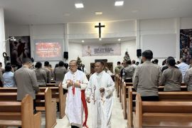 Kardinal Suharyo beri pembekalan rohani untuk TNI/Polri di Kepri