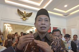 Menkop: Masih banyak desa belum teraliri listrik dan internet